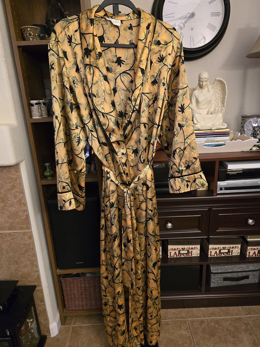 Natori Satin Floral Robe Gold Black Long Wrap Kimono Tie Waist Loungewear Size M - Picture 2 of 6
